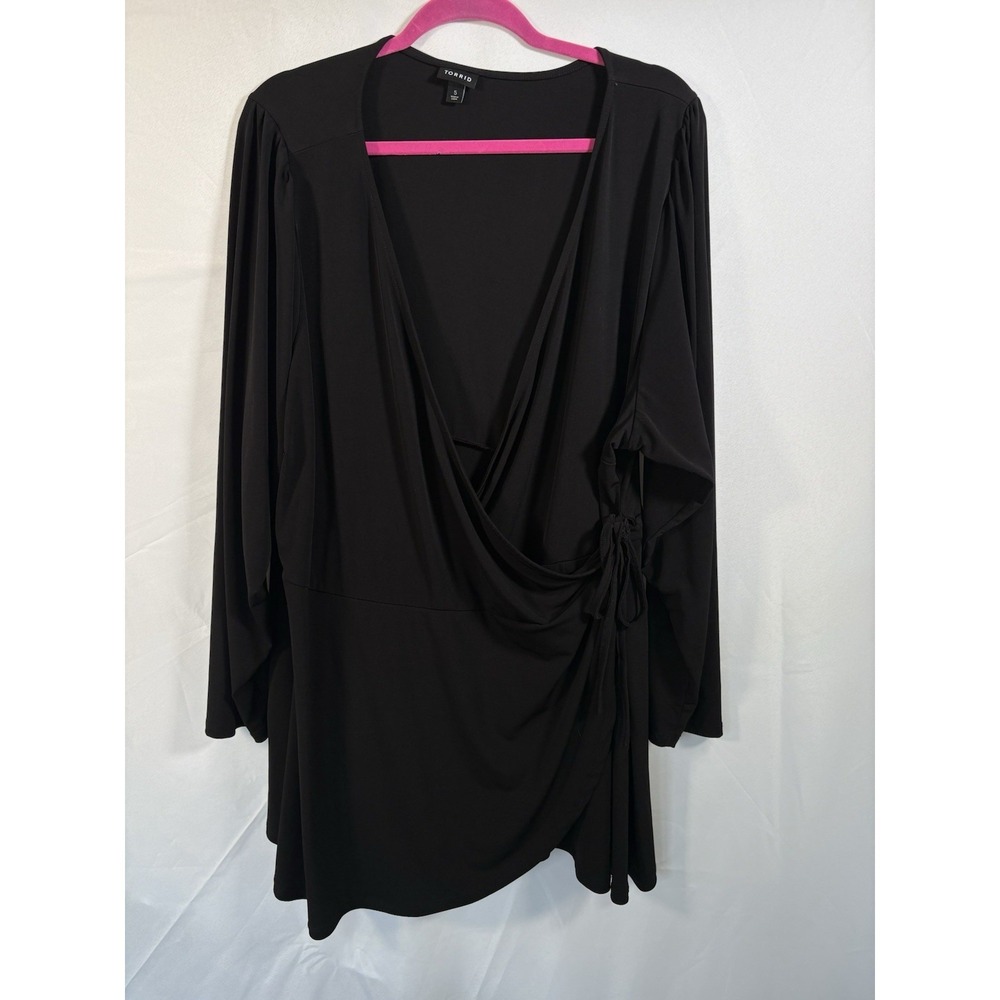 Torrid Top Size 5 Pullover Long‎ Sleeve Black